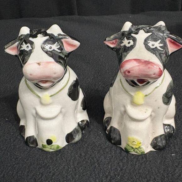 Vintage Cow Salt & Pepper Shakers - Picture 1 of 5